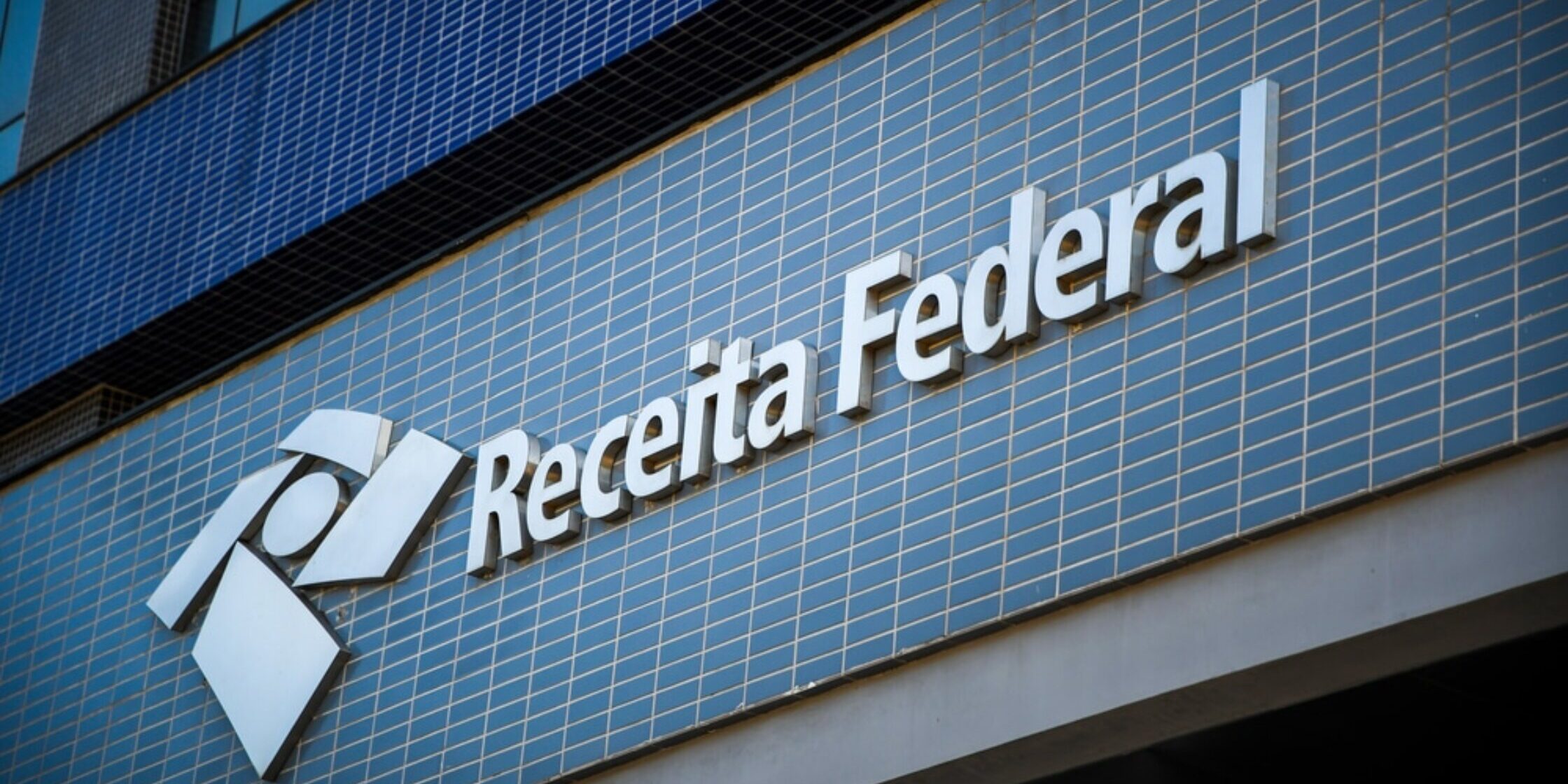 receita-federal-lula-fernando-haddad-imposto-de-renda-pessoa-física-2023-para-quem-recebe-salário-mínimo-financeira-consicred-bebedouro